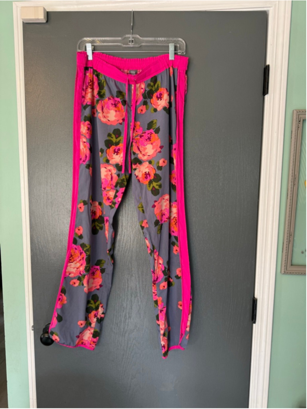 Women's Aerie Gray Pink Floral Track Pants & Joggers SP